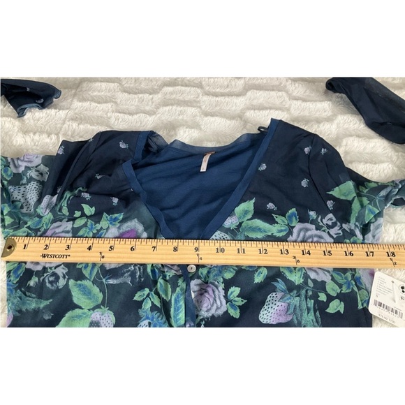 Free People Women’s Home Grown Size S Mesh Cardi/Top Blue Floral & Fruit NWT - Picture 10 of 11